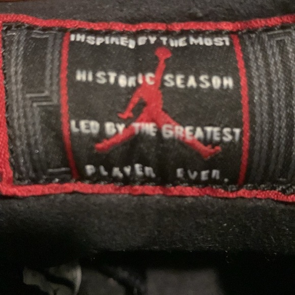 Youth Jordans - Picture 4 of 10